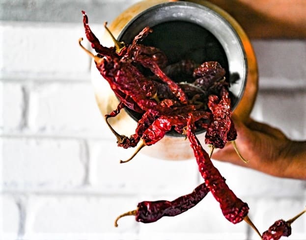 Different kinds of dried red chillies and their health benefits